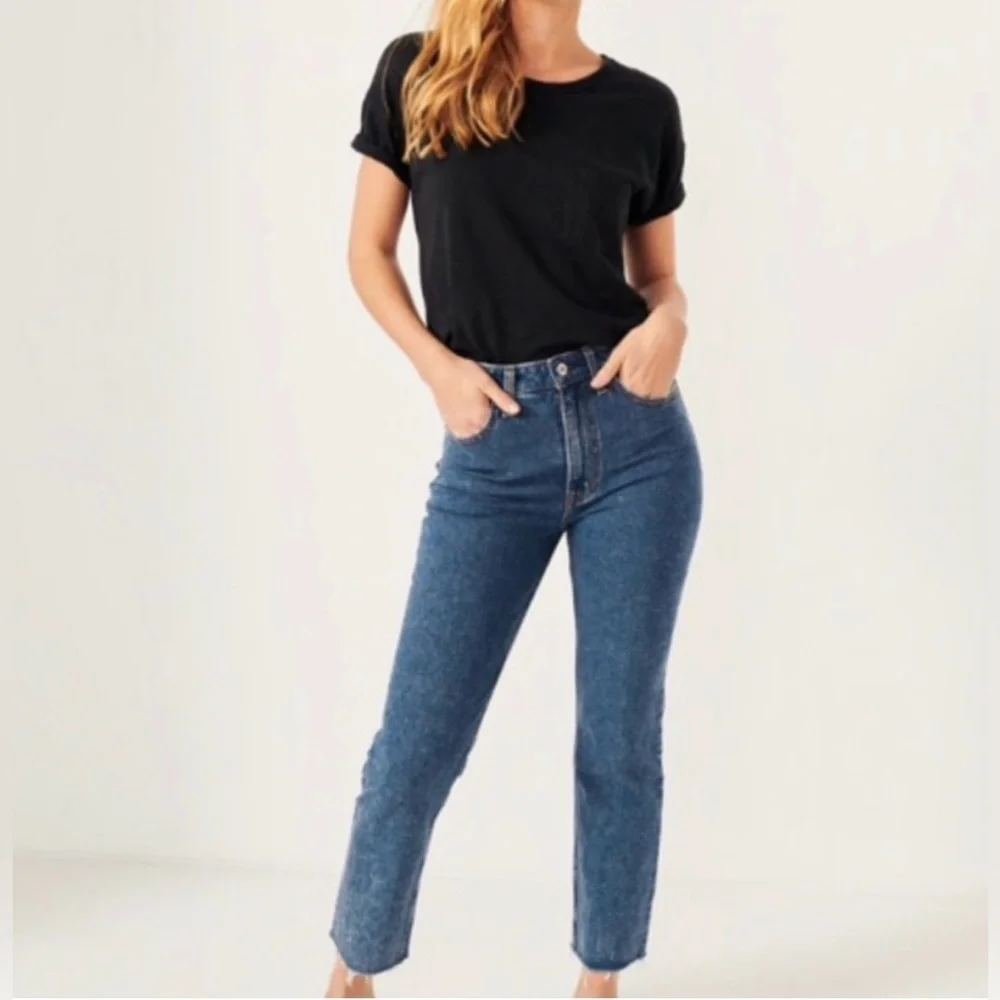 Abercrombie & Fitch Zoe Natural Rise Ankle Straight Medium Wash Jeans Size 28/6R - Picture 1 of 9